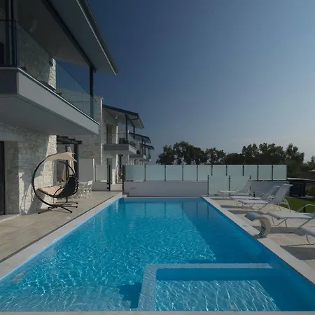 White Pearl Luxury Hotel 3*